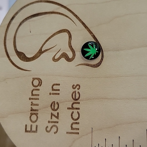 420 Cannabis Classic Kush Leaf Earrings - Picture 2 of 5